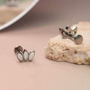 Crown Opal/Zircon ear tragus conch Medusa piercing jewelry 16G 18G lip stud jewelry cartilage titanium flat back ear stud