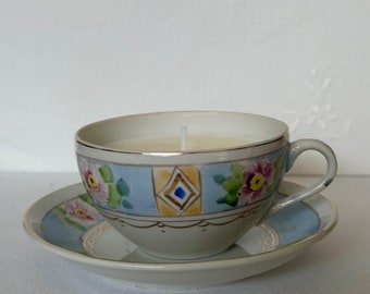 Vela floral vintage en forma de taza de té