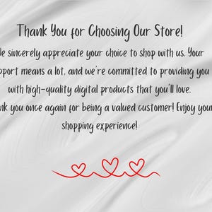 Puede incluir: Fondo blanco con el texto "Thank You for Choosing Our Store!" en un estilo manuscrito. El texto expresa gratitud por elegir la tienda y promete productos digitales de alta calidad. Ilustraciones de corazones rojos en la parte inferior.