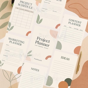 Peut inclure: Plusieurs planificateurs en papier beige avec des titres tels que "Project Schedule" et "Marketing Planner". Ils présentent des designs minimalistes avec des formes géométriques et un stylo doré.