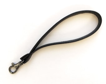 Correa de muñeca de cuero reciclado. Llavero con correa de muñeca. Accesorio para bolso.