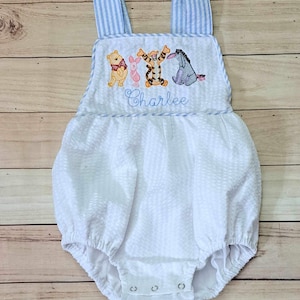 Traje de sol de seersucker bordado con el oso Winnie The Pooh