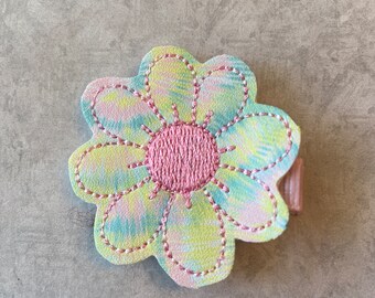 Felt Daisy Hair Clippie, Toddlers Hair Clip, Girls Hair Clip, Hair Bows, Flower Clip, Feltie, Felt Hair Clip, Daisy, Hair Barrettes