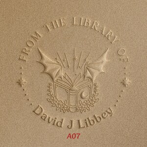 Personalisierte Buchprägung ｜ Drachenbuch Prägung ｜ Bibliothek Prägestempel ｜ Aus der Bibliothek der Buchprägung ｜ Ex Libris Prägung ｜ Buchliebhabergeschenke