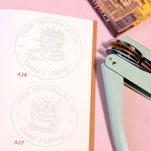 Sello de libro personalizado para amantes del café | Sello de libro personalizado | De la Biblioteca de | Ex Libris | Regalo perfecto para amantes de la lectura y lectores