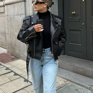 Veste motard en cuir surdimensionnée pour femme | Style moto surdimensionné, streetwear chic pour l'automne/hiver, vêtements d'extérieur en cuir noir souple, tenue en cuir