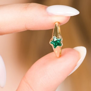 Solid Gold Natural Emerald Star Ring, Emerald Star Ring, Dainty gold Signet Stacking Ring, Genuine Emerald Jewellery, Birthday Gifts for her