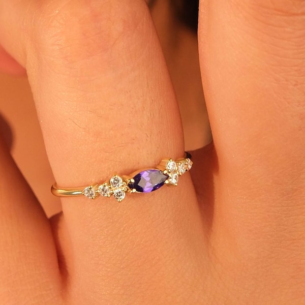 Anel delicado em ouro 14K com ametista em lapidação marquise e redonda, anel empilhável com pedra do mês de nascimento, anel minimalista com pedra preciosa para cura, presente perfeito para ela.