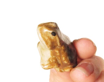 Vintage Frog Figurine - Tiny Good Luck Toad Statuette - Glazed Ceramic Pottery England - Small Altar Thimble Amphibian - Little Frog Charm