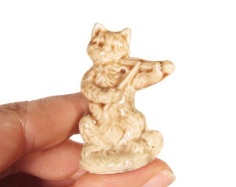 Vintage Cat and The Fiddle Wade Figurine - Whimsies Nursery Rhyme - Glazed Porcelain England - Red Rose Tea Figurine Pottery Cat Statue