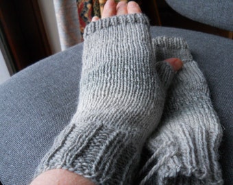 ladies grey  tweed fingerless gloves./ grey gloves./ ladies gloves./ ladies grey mittens