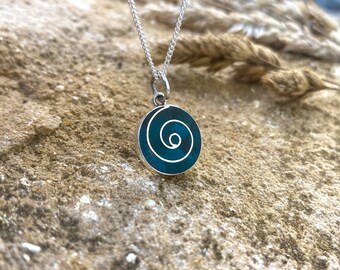 Handmade Jewelry with Natural chakra Stone • Spiral Pendant • Healing Stones Necklace • Andean Pachamama Silver • Minimalist Gemstone