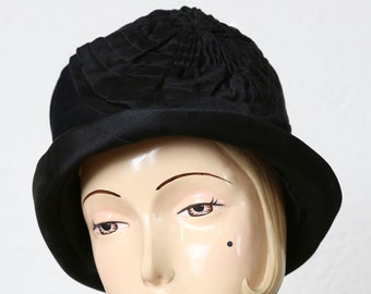 1920s Cloche Hat . Black Velveteen