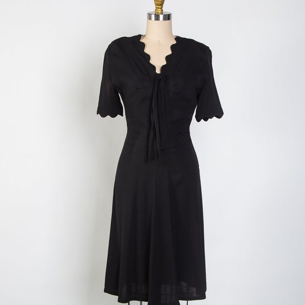 1950s Scallop Trim LBD Dress Neck Bow