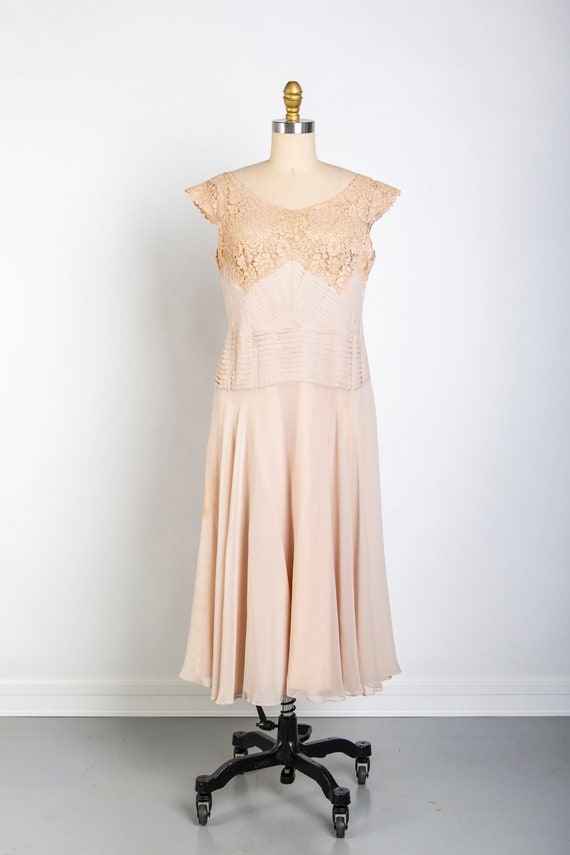 1950s Peach Pleated DRESS - image 1