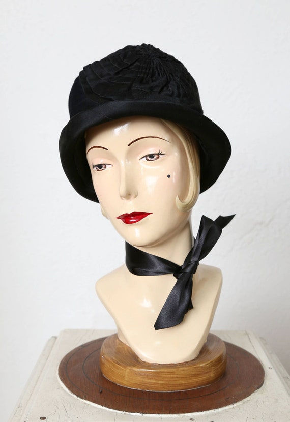 1920s Cloche Hat . Black Velveteen - image 1