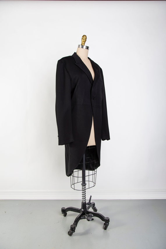 Vintage Tuxedo Coat . Evening Coat Size Medium - image 2