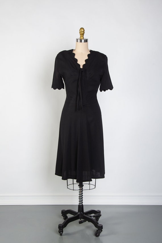 1950s Scallop Trim LBD Dress Neck Bow