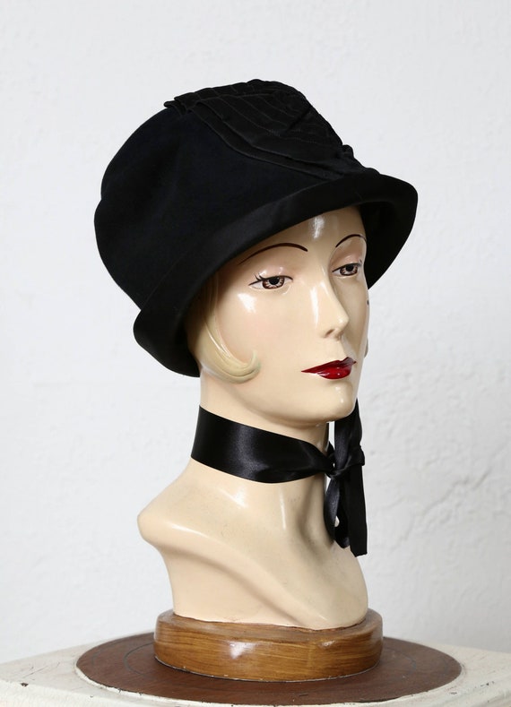 1920s Cloche Hat . Black Velveteen - image 2