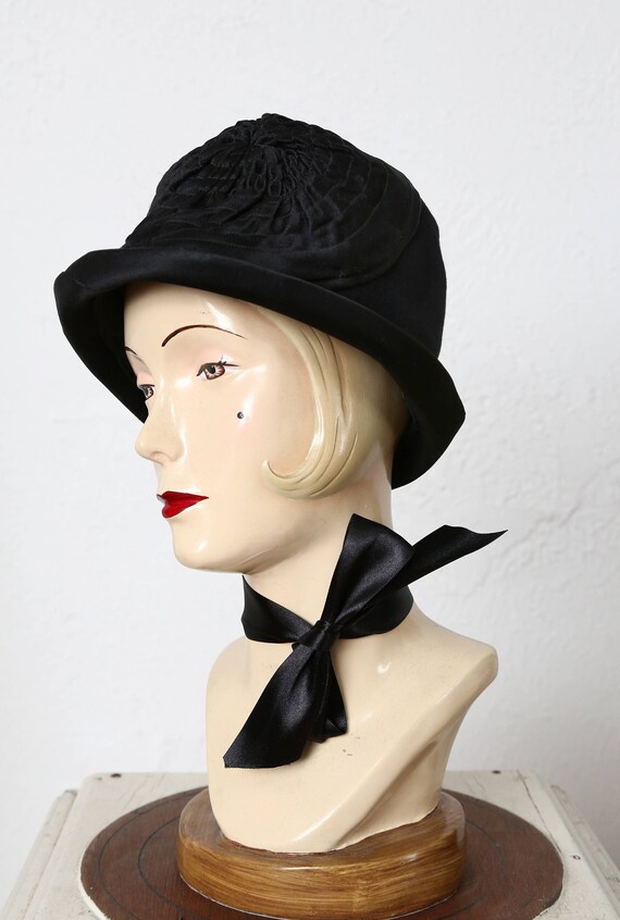 1920s Cloche Hat . Black Velveteen - image 4