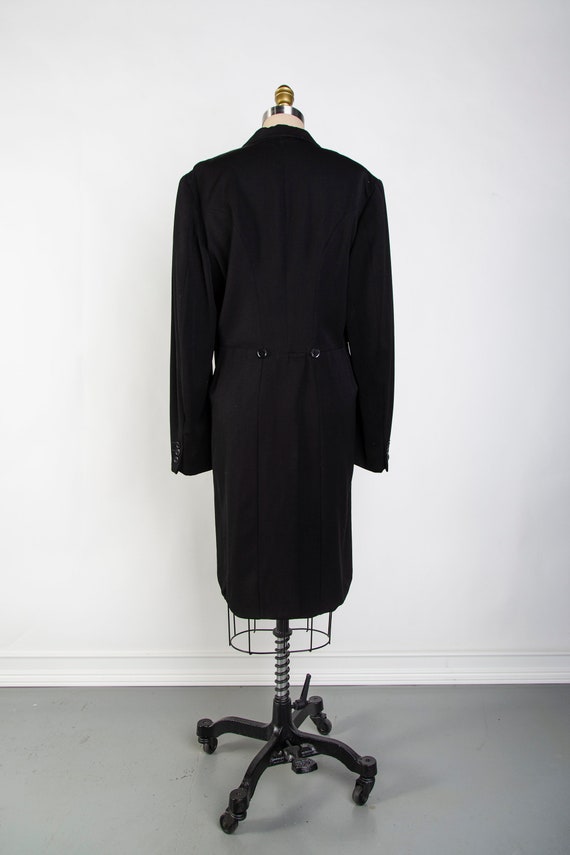 Vintage Tuxedo Coat . Evening Coat Size Medium - image 6