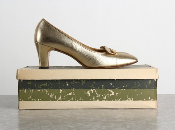 SUPER SALE 1960s Gold Shoes . High Heel Footwear - image 2