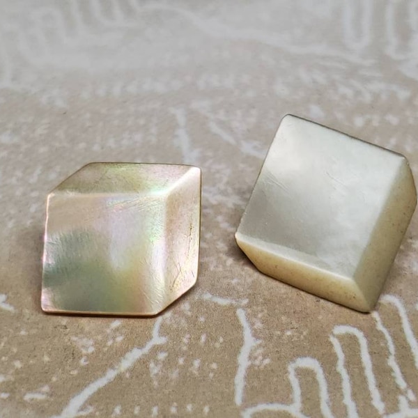 Vintage Buttons - Amazing mother of pearl, 2 small size square dimensional 9/16" 14mm design(mar 628 23)