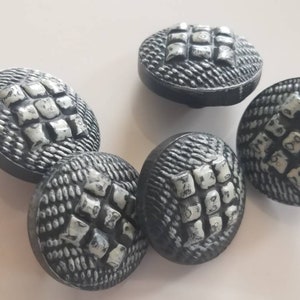 Vintage Buttons - 5 matching buffed celluloid, black and white carved design 1940&#39;s  (apr 300 19)