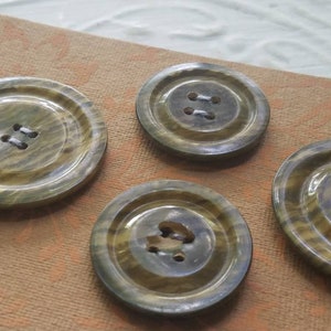 Vintage Buttons - 4 large matching 2 sizes, light weight, cream and brown variegated design celluloid  ( feb 367 19)