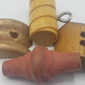 Vintage Buttons 4 novelty wood, old and sweet, medium to large  3/4&quot; 19mm - 1 &quot; 25.5mm(oct 325 20)