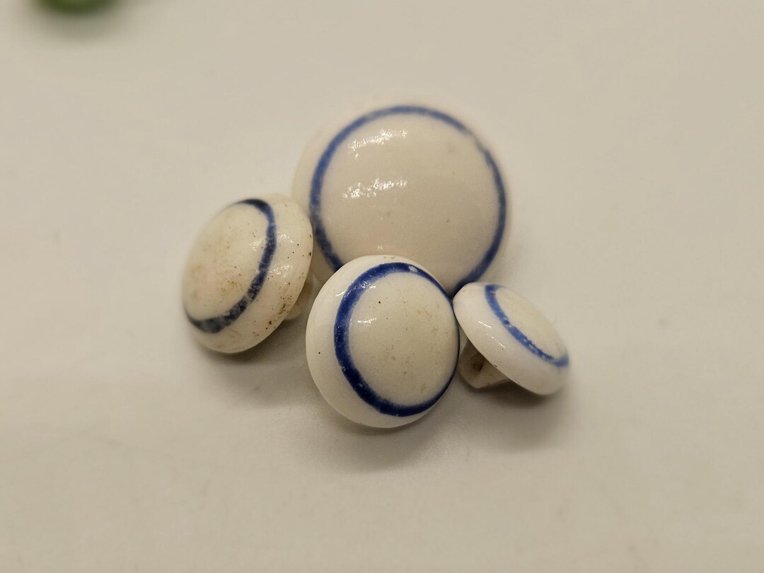 Vintage Buttons 4 Small Assorted Sizes Blue and White Ringer China ...