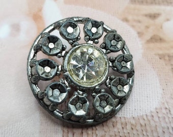 Vintage Button -1 beautiful large size 1 1/8 inch, 28mm, open work flower design, rhinestones (july 61 21)