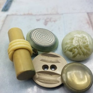 Vintage Buttons -Mid Century Modern mix of neutrals celluloid and Bakelite lot of 5 small to extra large ( apr 263 20