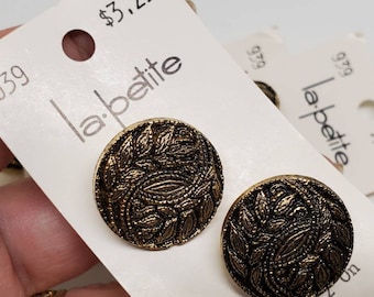 Vintage Buttons - 1 card, matching lot of 2 buttons, silver design medium, 7/8&quot; 22mm la petite brand plastic (C 134)