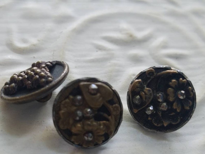 3 2 match assorted designs waistcoat buttons Collector molded metal floral feb 387 19 Vintage Buttons and grape cluster Victorian