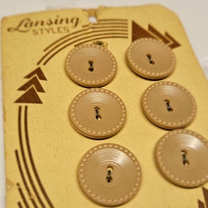 Vintage Knöpfe - Lot von 6 mittelgroße 13/16 &quot;20,5 mm Neuheit 40er Jahre beige Lansing Marke (mai 734 22)