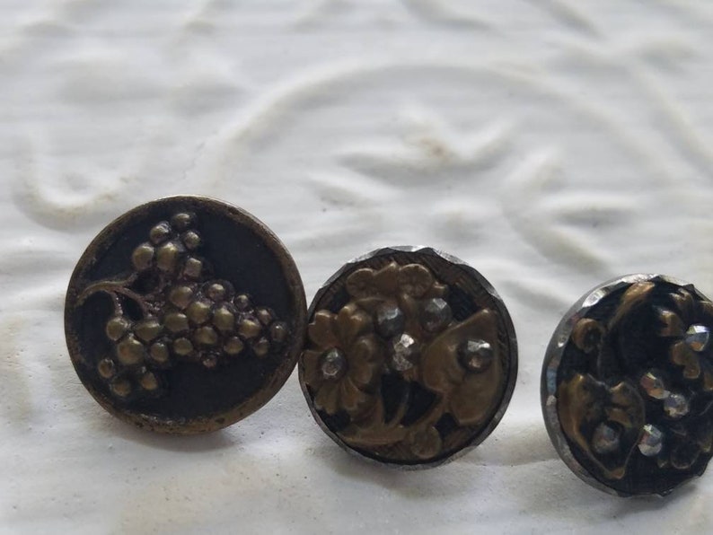 3 2 match assorted designs waistcoat buttons Collector molded metal floral feb 387 19 Vintage Buttons and grape cluster Victorian