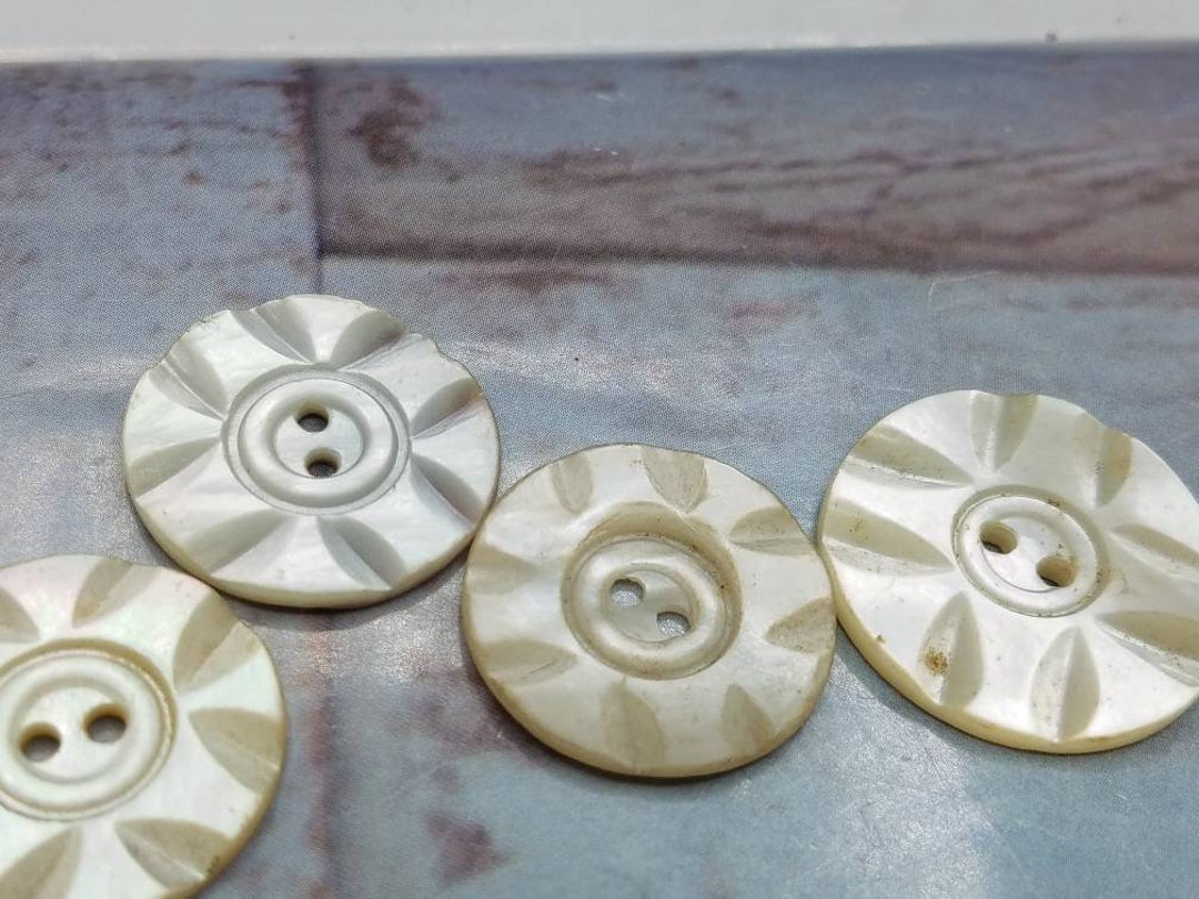Vintage Buttons 4 Matching, 3 Are the Same Size 13/16 and 1 is 7/8 ...