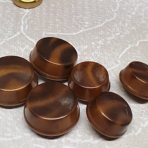 Vintage Buttons 6 animal print medium 9/16&quot; 14mm, & 3/4&quot; 19mm (Aug  386 22)