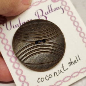 Vintage Buttons 1 large 1 3/8&quot; coconut shell, carved (nov 535 22)