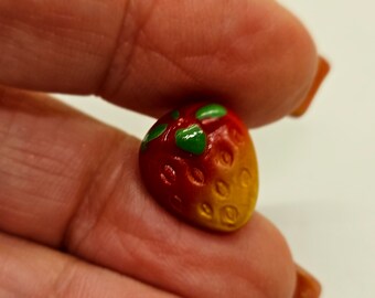 Vintage Buttons - 1 small adorable 1930's fruit strawberry glass 9/16" 14mm(mar 972 24)