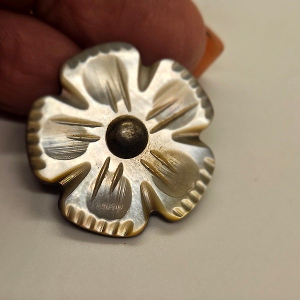 Vintage Buttons - 1 mother of pearl, large silvertone flower center pin metal shank, Collector, beautiful 1" 25.5mm (mar 159 24)