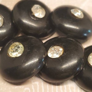 Vintage Buttons - 6 beautiful, medium rhinestones solitaire set in black plastic 13/16&quot;, 20.5mm, New old Stock (apr 386 23)