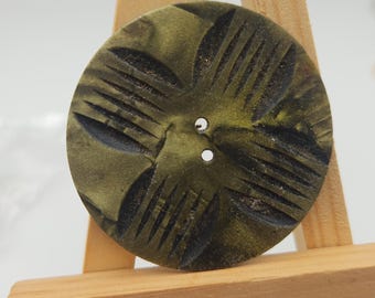 Vintage Buttons - 1 wafer style embossed celluloid, extra large green 1 3/4", 44mm (mar 838 26)