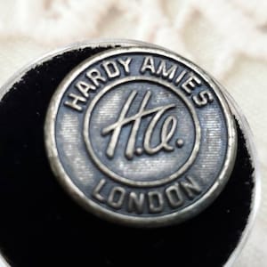 Vintage  Button - 1 Hardy Aimes London button metal work/ overall in collector case( nov 80 21)