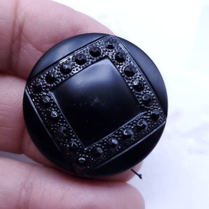 Vintage buttons, 1 heavy weight glass novelty glass, jet black mat finish 1 1/8&quot; 28mm, Victorian (Feb 149 22)