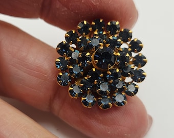 Vintage rhinestone button - 1, 7/8" 22mm flower design sapphire blue  glass, gold finish metal (mar 914 26)