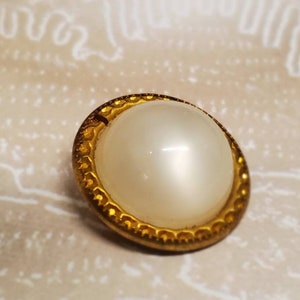 Vintage button- Beautiful, 1 medium 13/16&quot; beautiful hammered edge metal,moonglow white  center(mar 286 23)