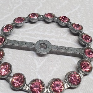 Vintage, 1 slide belt buckle extra large 1 3/4&quot; 44.5mm stunning, rhinestone embellished round pink silver metal, (aug 593 22)