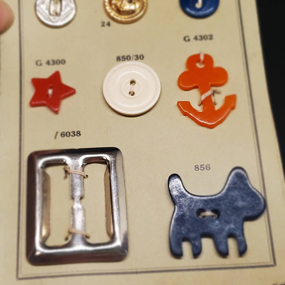 Vintage Button 1 Salesman Card 1930's Raden Bros. of 8 Total Bakelite